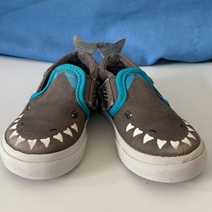 Vans baby shark kids shoes. Toddler size 5